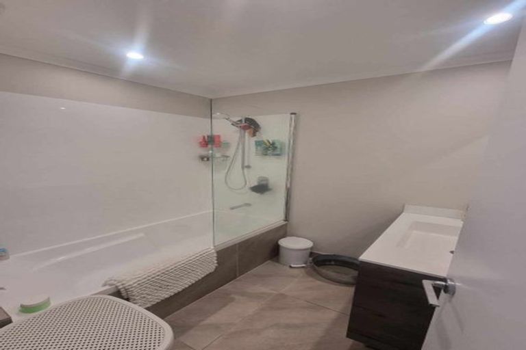 Photo of property in 17 Malcolm Calder Road, Hobsonville, Auckland, 0616