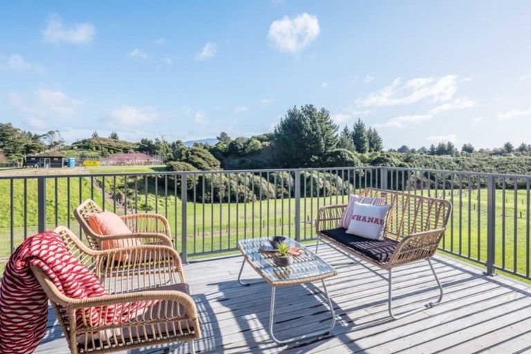 Photo of property in 14 Te Heke Place, Waikanae, 5036