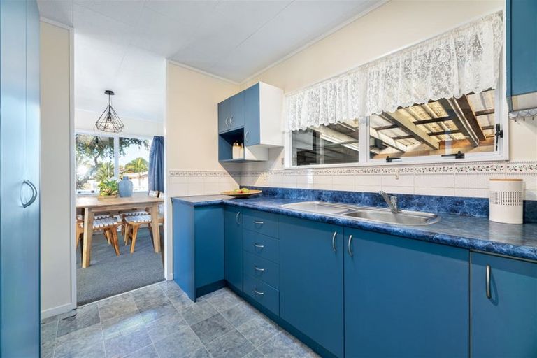 Photo of property in 43 Aldern Road, Massey, Auckland, 0614