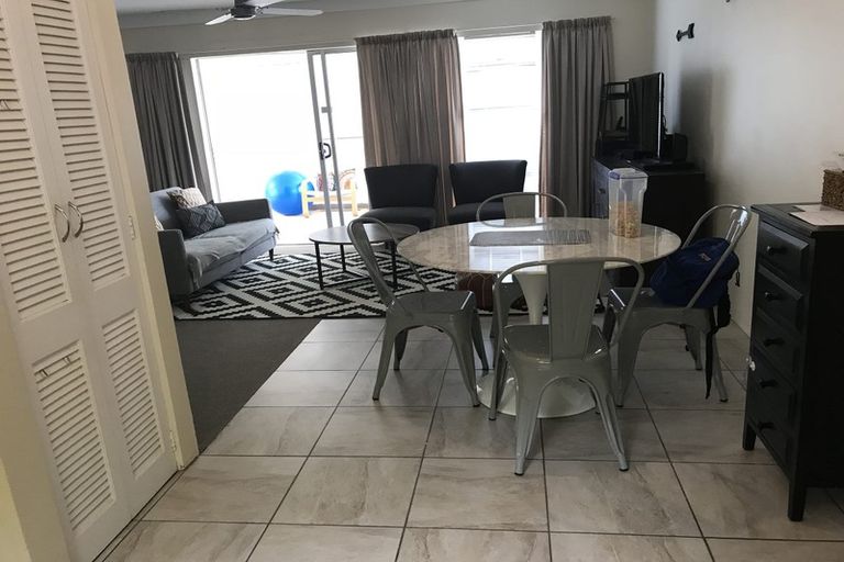 Photo of property in 2/15 Dunraven Place, Torbay, Auckland, 0630