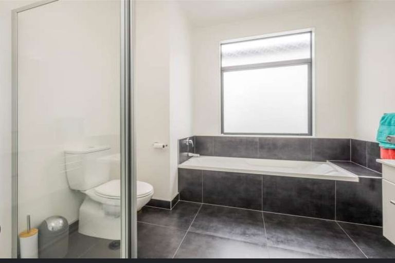 Photo of property in 57 Battalion Drive, Papakura, 2110