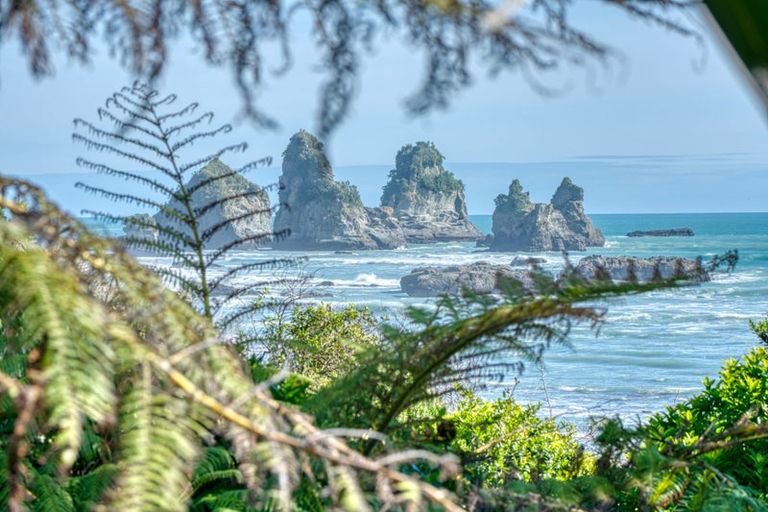 Photo of property in 1843f Coast Road, Barrytown, Runanga, 7873