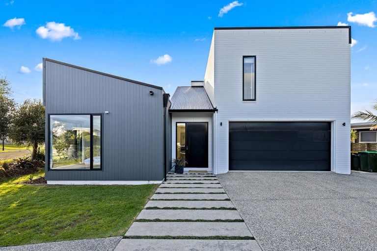 Photo of property in 2 Patiki Place, Omaha, 0986