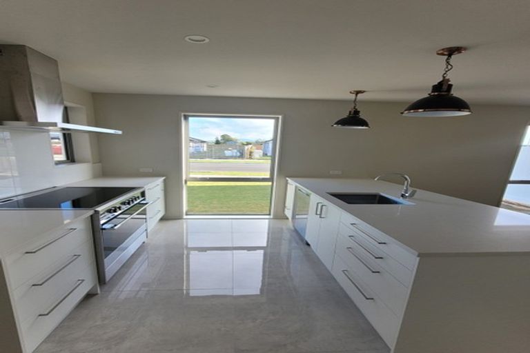 Photo of property in 1 Mccahon Drive, Rangiora, 7400