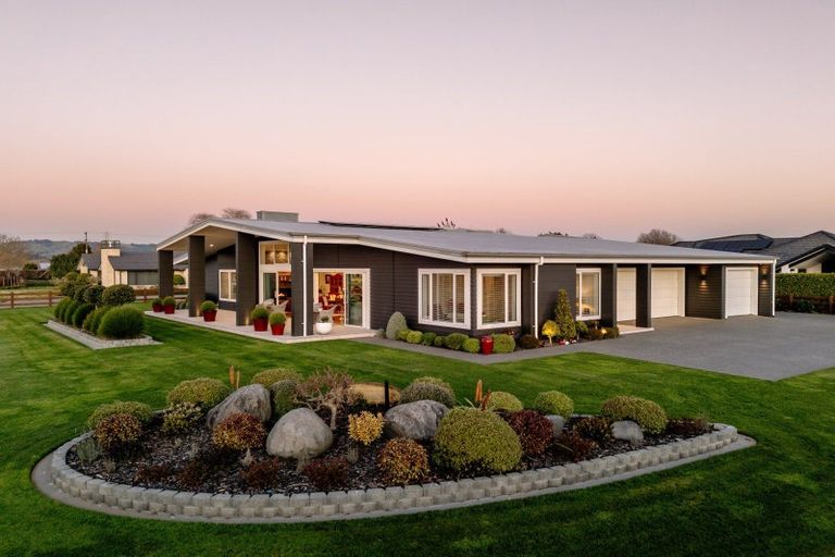 Photo of property in 1 Baxter Michael Crescent, Cambridge, 3434