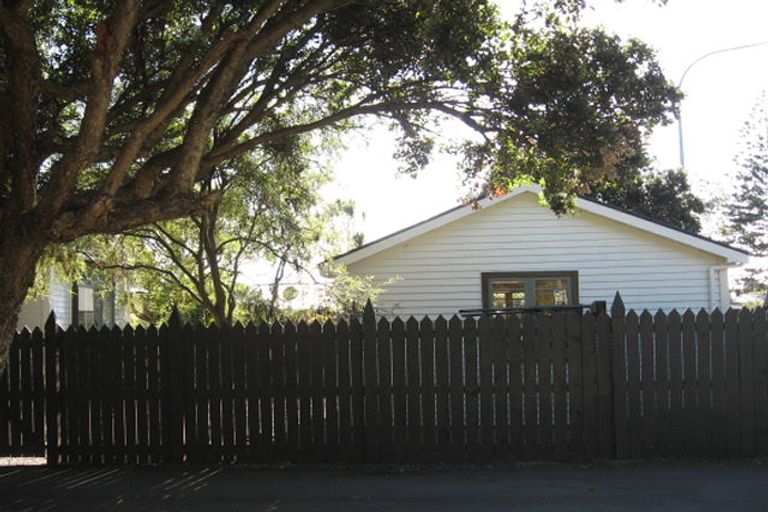 Photo of property in 242 Muritai Road, Eastbourne, Lower Hutt, 5013