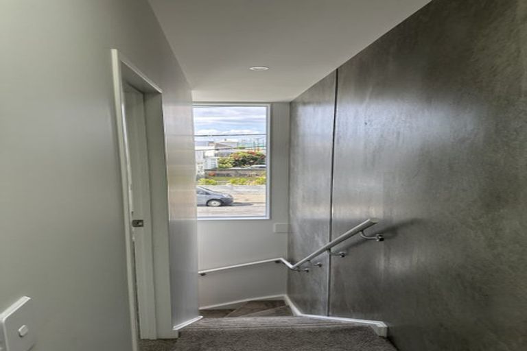 Photo of property in 144 Apu Crescent, Lyall Bay, Wellington, 6022