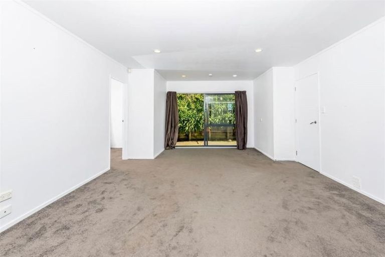 Photo of property in 20a Belleaire Court, West Harbour, Auckland, 0618