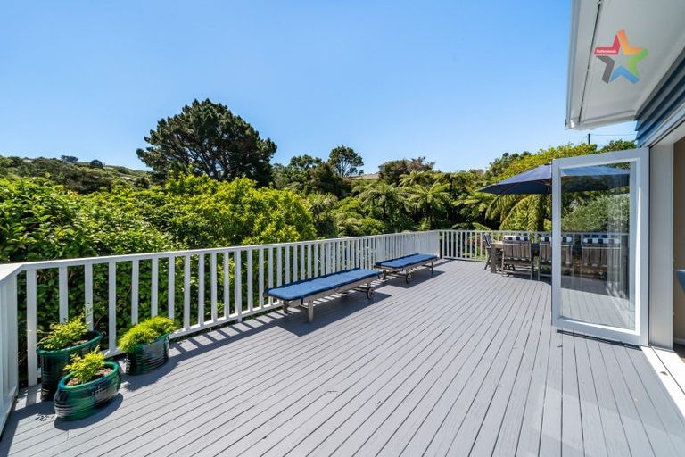 Photo of property in 14 Te Whiti Grove, Korokoro, Lower Hutt, 5012