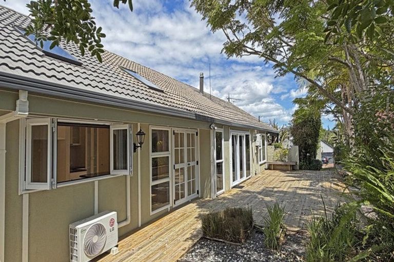 Photo of property in 50 Balmain Road, Chatswood, Auckland, 0626