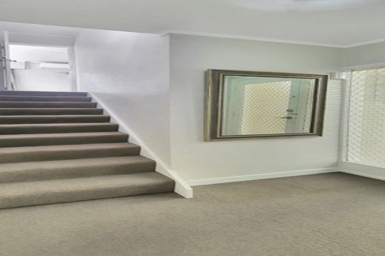 Photo of property in 108 Reeves Road, Pakuranga Heights, Auckland, 2010