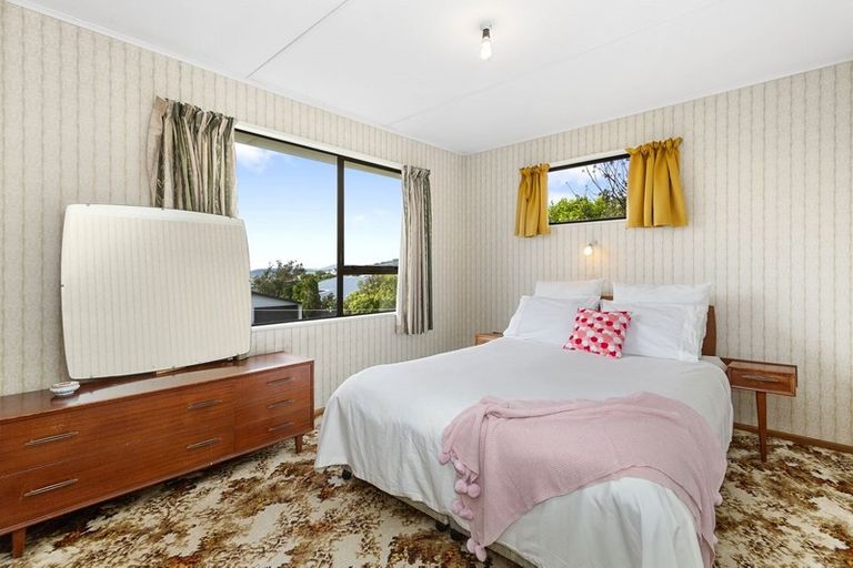 Photo of property in 58 Chapman Street, Newlands, Wellington, 6037