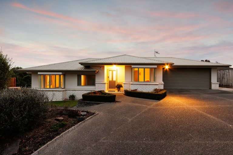 Photo of property in 63 Pacific Drive, Fitzherbert, Palmerston North, 4410