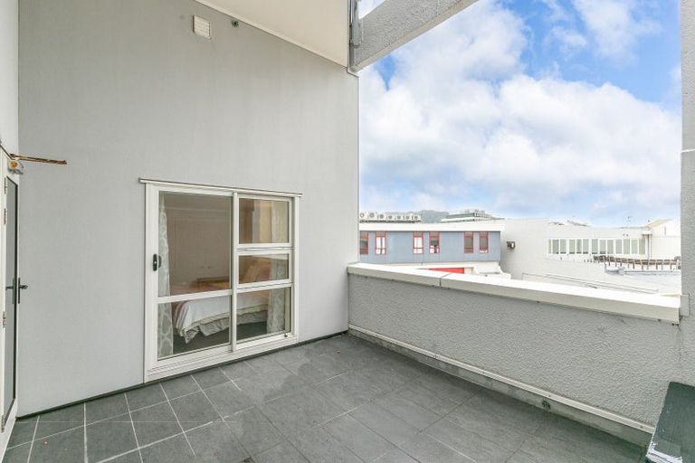 Photo of property in Stadium Garden Flats, 101/107 Thorndon Quay, Pipitea, Wellington, 6011