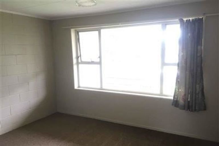 Photo of property in 2a Barbary Avenue, Kelston, Auckland, 0602