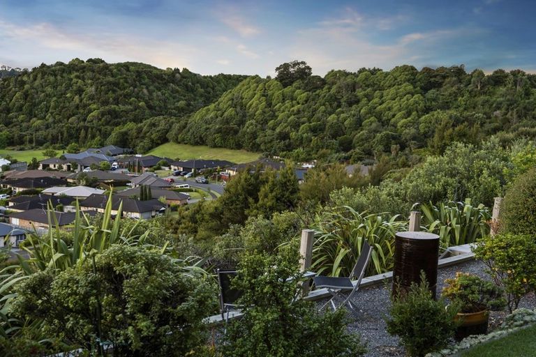 Photo of property in 21 Broadwater Close, Pyes Pa, Tauranga, 3112