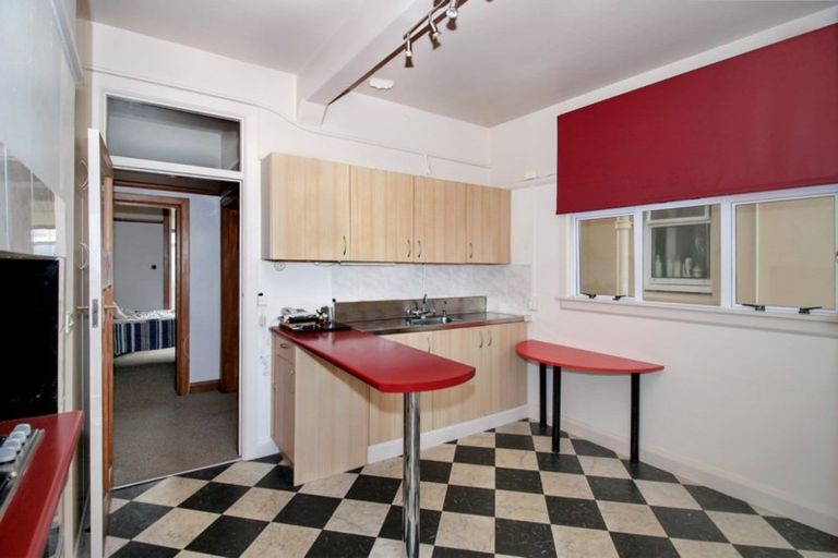 Photo of property in Devonport Apartments, 5/127 Saint Aubyn Street, New Plymouth, 4310