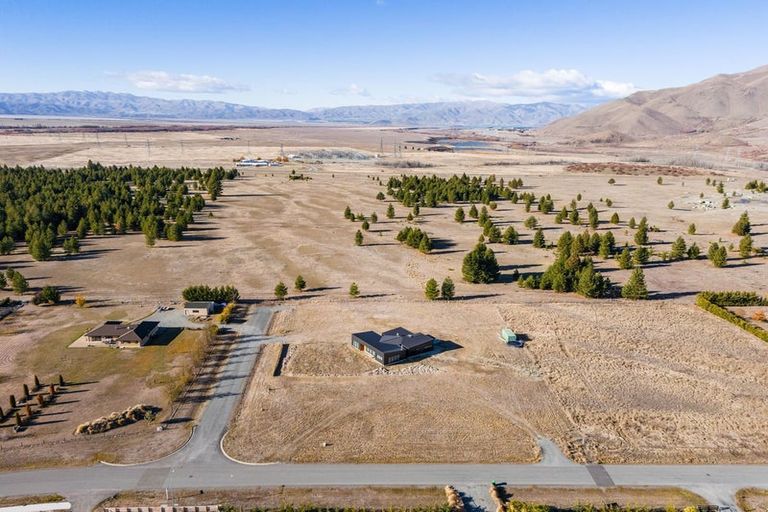 Photo of property in 4 Neuman Road, Twizel, 7901