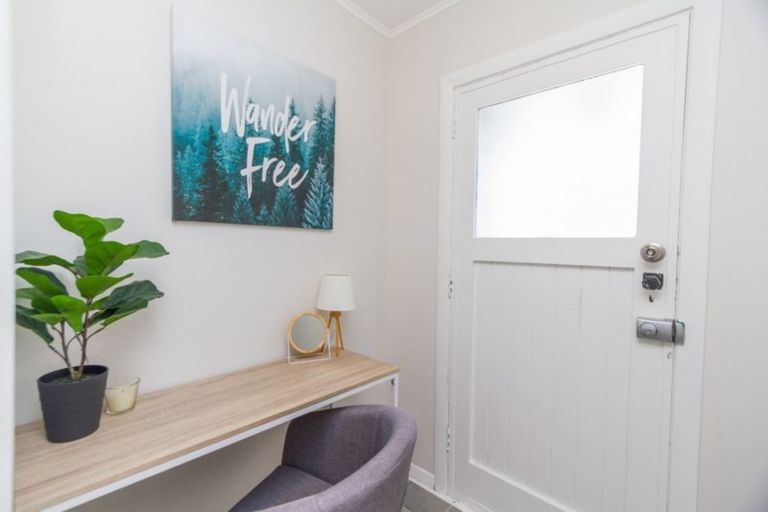 Photo of property in 25 Roberts Street, Tawa, Wellington, 5028