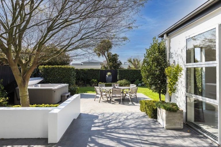 Photo of property in 26 Hartley Avenue, Strowan, Christchurch, 8052