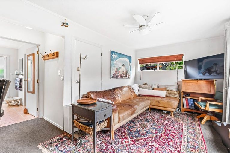 Photo of property in 45 John Dee Crescent, Red Beach, 0932