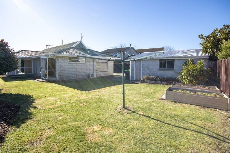 Photo of property in 19 Broadfell Avenue, Avonhead, Christchurch, 8042