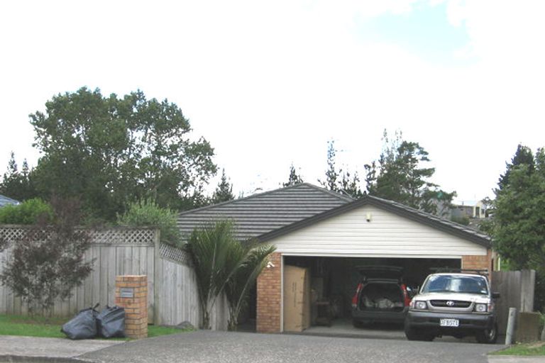 Photo of property in 16 Berkshire Terrace, Massey, Auckland, 0614