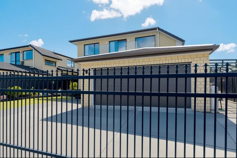 Photo of property in 93 Waitaki Street, Henderson, Auckland, 0612