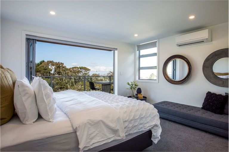 Photo of property in 8b Huka Road, Birkenhead, Auckland, 0626