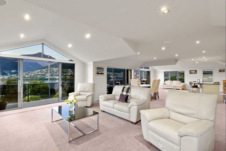 Photo of property in 660 Peninsula Road, Kelvin Heights, Queenstown, 9300