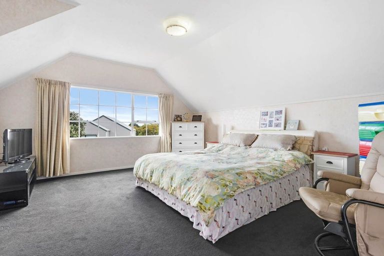 Photo of property in 13 Delisle Place, Windsor Park, Auckland, 0632