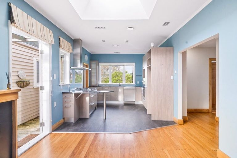 Photo of property in 4 Omar Street, Khandallah, Wellington, 6035