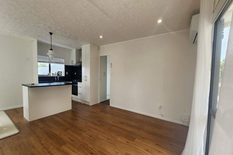 Photo of property in 14 Riserra Drive, Ranui, Auckland, 0612