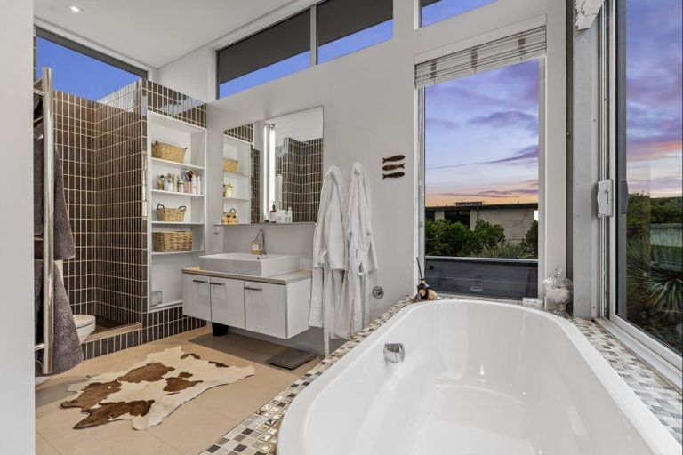 Photo of property in 64 Taumata Road, Omaha, 0986