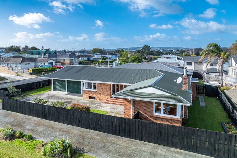 Photo of property in 22 Cliff Road, Papakura, 2110