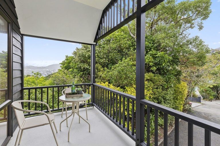 Photo of property in 50 Amapur Drive, Khandallah, Wellington, 6035