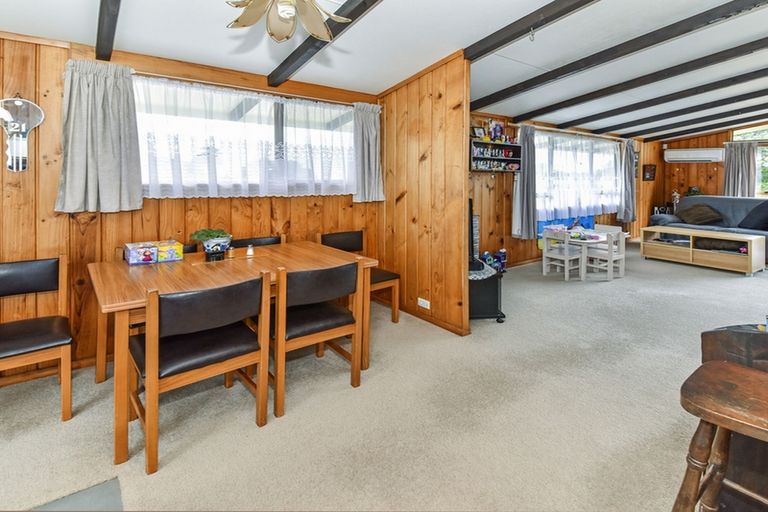 Photo of property in 28 Gibbons Road, Weymouth, Auckland, 2103