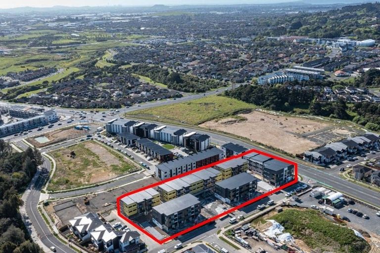 Photo of property in 4/5g Newelm Lane, Flat Bush, Auckland, 2019