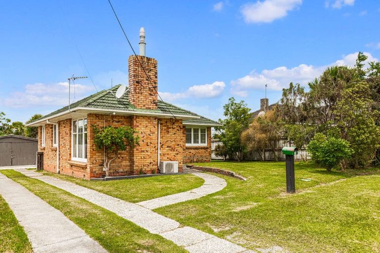 Photo of property in 16 Ward Crescent, Te Atatu Peninsula, Auckland, 0610