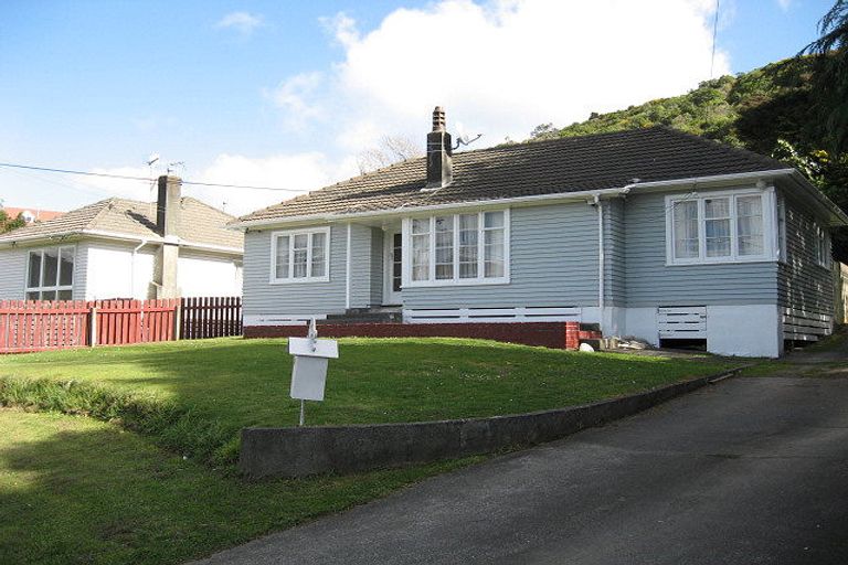 Photo of property in 8a Bledisloe Crescent, Wainuiomata, Lower Hutt, 5014