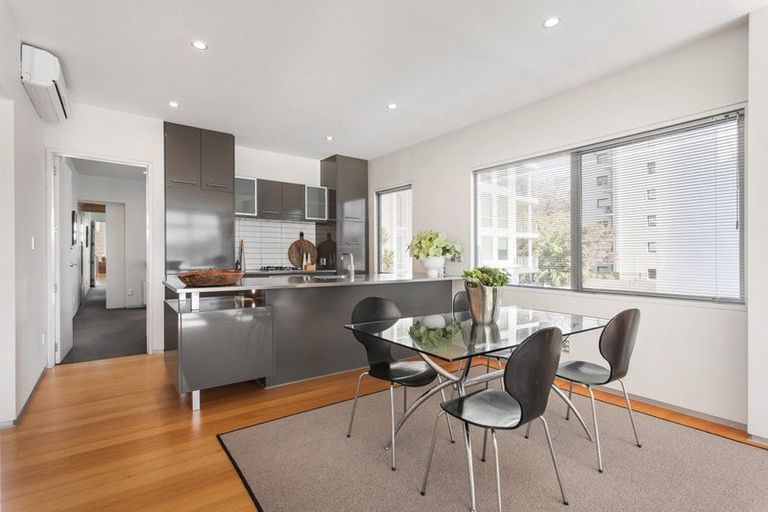 Photo of property in 30 Carlton Mill Road, Merivale, Christchurch, 8014