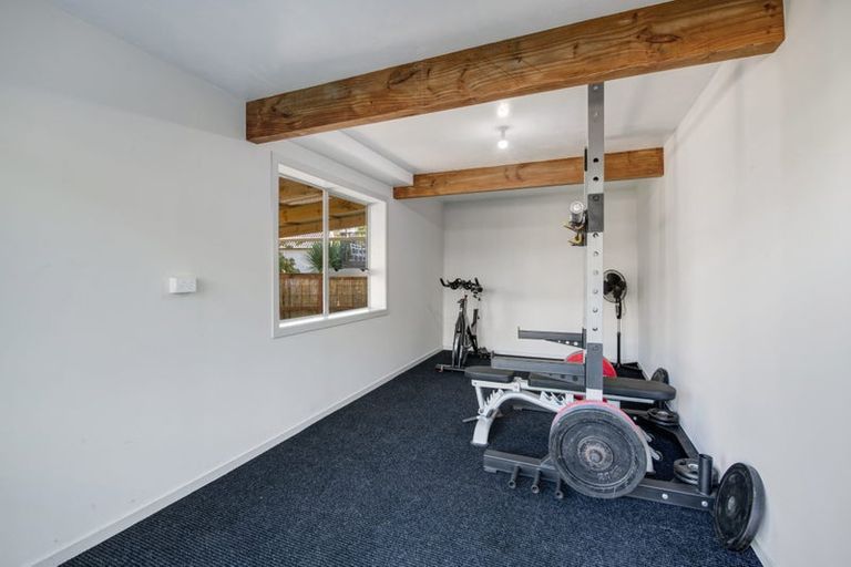 Photo of property in 5 Maori Hut Road, Red Beach, 0932