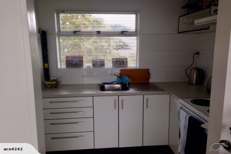 Photo of property in Beresford Apartments, 12/118 Russell Terrace, Berhampore, Wellington, 6023