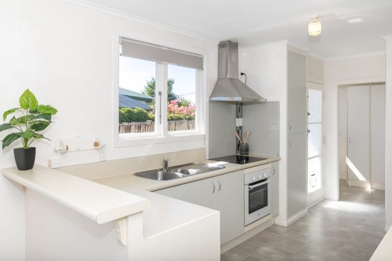 Photo of property in 2 Rhonda Avenue, Deanwell, Hamilton, 3206