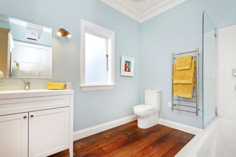 Photo of property in 25 Findlay Street, Tawa, Wellington, 5028