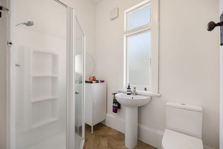 Photo of property in 5 Aikmans Road, Merivale, Christchurch, 8014