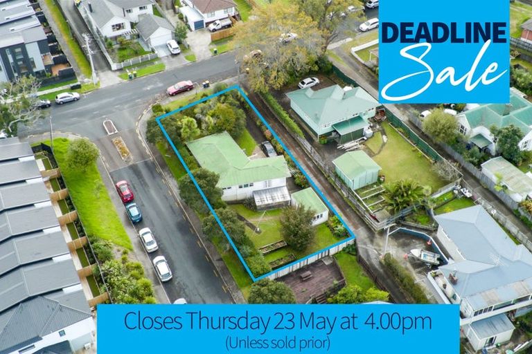 Photo of property in 23 Buscomb Avenue, Henderson, Auckland, 0610