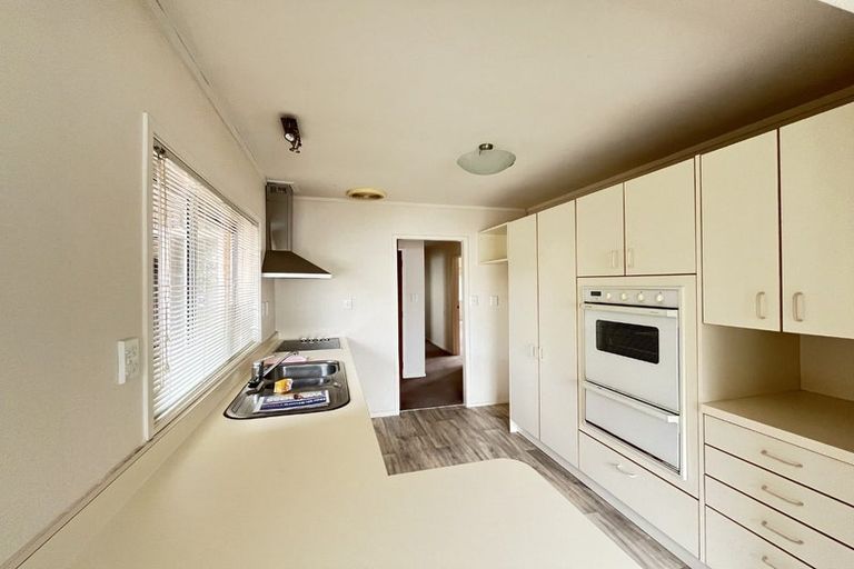 Photo of property in 2/1 Sylvan Park Avenue, Milford, Auckland, 0620