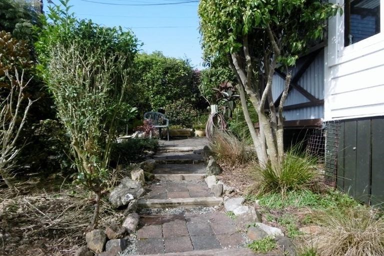 Photo of property in 2 Charles Street, Te Kamo, Whangarei, 0112