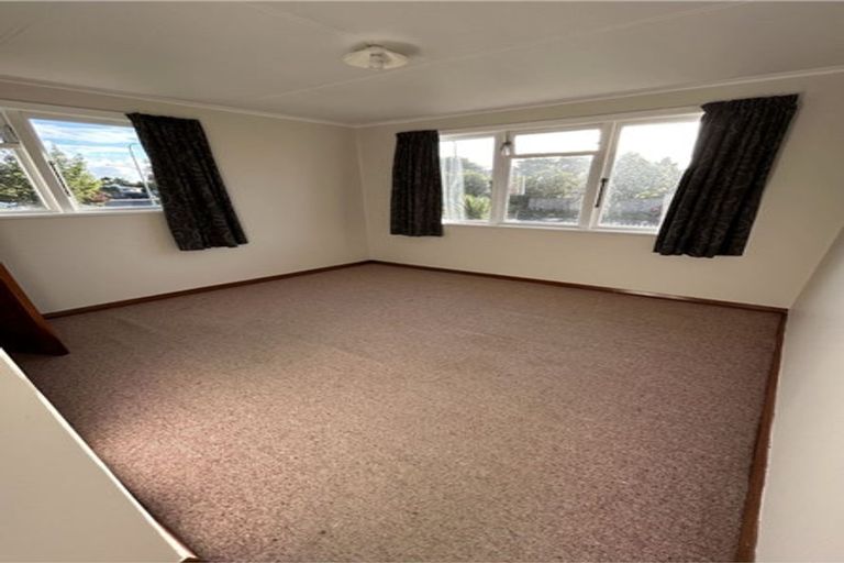 Photo of property in 10 Tilbury Avenue, Hokowhitu, Palmerston North, 4410